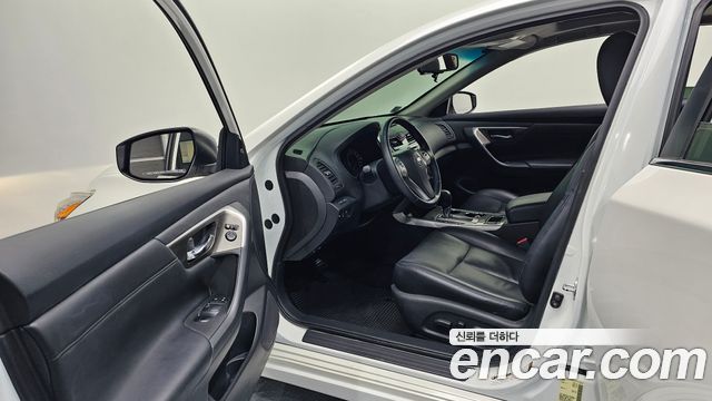 Nissan Altima 2.5 Tech L33 2016 — фото 10