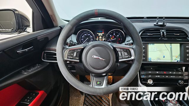 Jaguar XE 20d R-Sport 2016 — фото 16