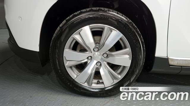 Peugeot 2008 1.6 e-HDi Feline L 2015 — фото 5
