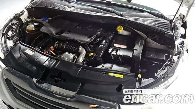 Peugeot 2008 1.6 e-HDi Feline L 2015 — фото 6