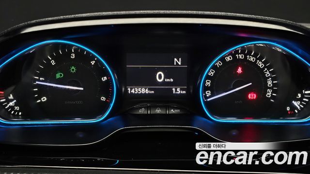 Peugeot 2008 1.6 e-HDi Feline L 2015 — фото 8