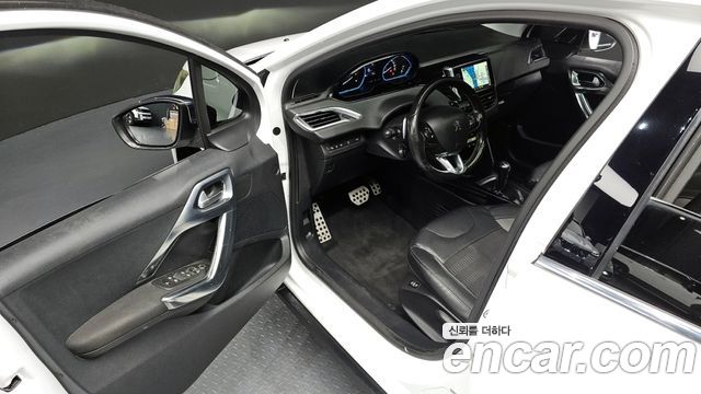 Peugeot 2008 1.6 e-HDi Feline L 2015 — фото 11