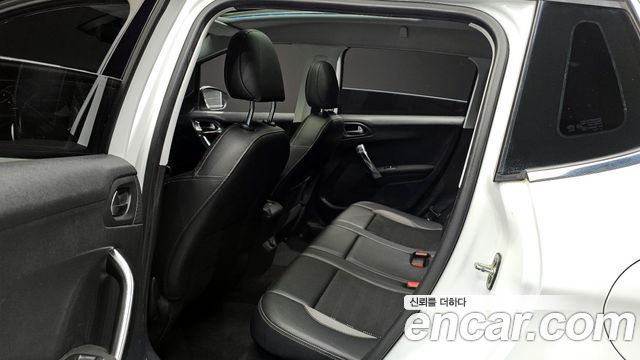 Peugeot 2008 1.6 e-HDi Feline L 2015 — фото 12