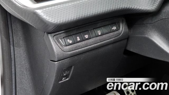 Peugeot 2008 1.6 e-HDi Feline L 2015 — фото 14