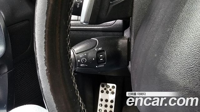 Peugeot 2008 1.6 e-HDi Feline L 2015 — фото 18