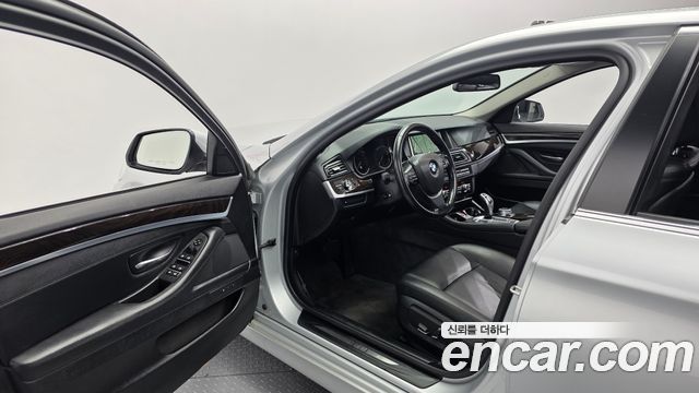 BMW 5 Series (F10) 528i 2015 — фото 10