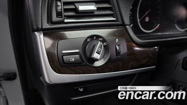 BMW 5 Series (F10) 528i 2015 — фото 17