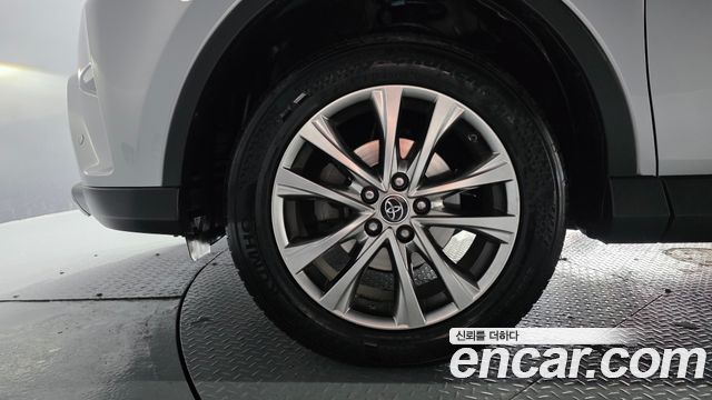 Toyota RAV4 2.5 2WD 4th 2017 — фото 5