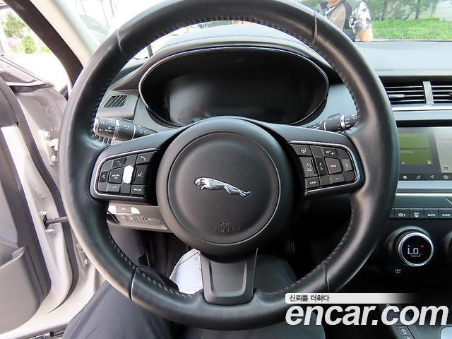 Jaguar E-PACE P250 SE 2018 — фото 8