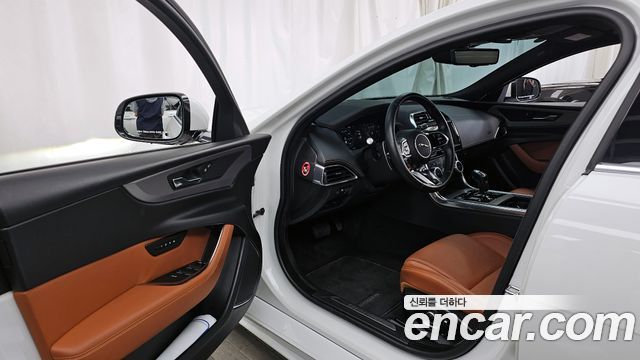 Jaguar XE D180 R-Dynamic S 2020 — фото 10