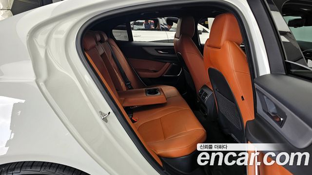 Jaguar XE D180 R-Dynamic S 2020 — фото 12