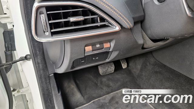 Jaguar XE D180 R-Dynamic S 2020 — фото 16