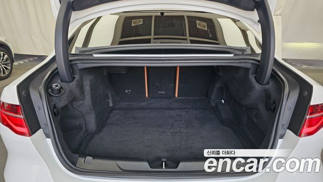 Jaguar XE D180 R-Dynamic S 2020 — фото 20