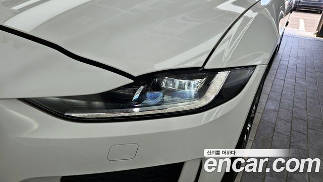 Jaguar XE D180 R-Dynamic S 2020 — фото 22