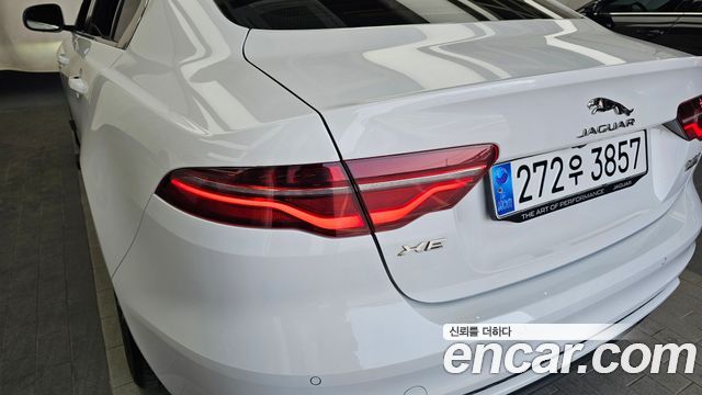 Jaguar XE D180 R-Dynamic S 2020 — фото 23