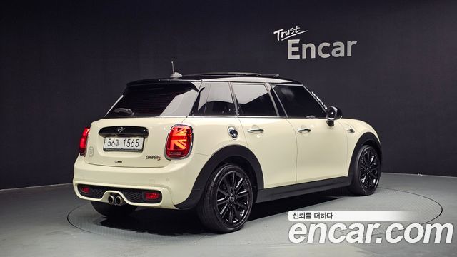 MINI Cooper S 5Door Standard 3rd 2019 — фото 2