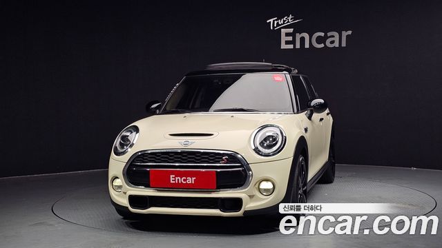 MINI Cooper S 5Door Standard 3rd 2019 — фото 3