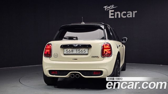 MINI Cooper S 5Door Standard 3rd 2019 — фото 4
