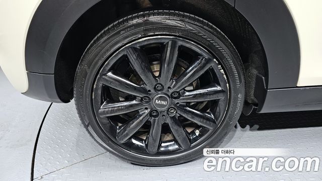 MINI Cooper S 5Door Standard 3rd 2019 — фото 5