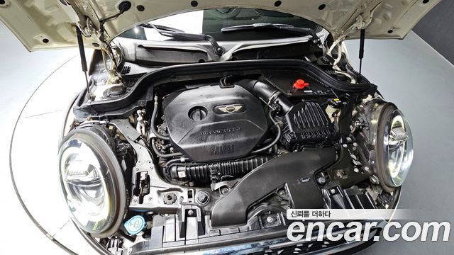 MINI Cooper S 5Door Standard 3rd 2019 — фото 6