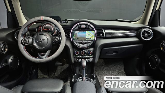 MINI Cooper S 5Door Standard 3rd 2019 — фото 7