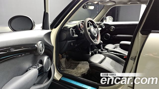 MINI Cooper S 5Door Standard 3rd 2019 — фото 10