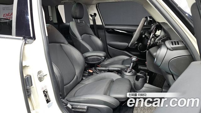 MINI Cooper S 5Door Standard 3rd 2019 — фото 11