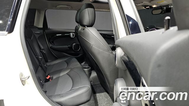 MINI Cooper S 5Door Standard 3rd 2019 — фото 12