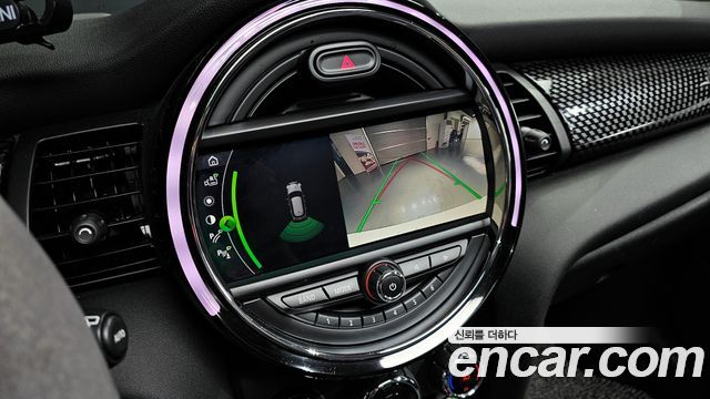 MINI Cooper S 5Door Standard 3rd 2019 — фото 16