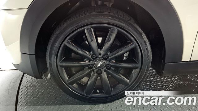 MINI Cooper S 5Door Standard 3rd 2019 — фото 21