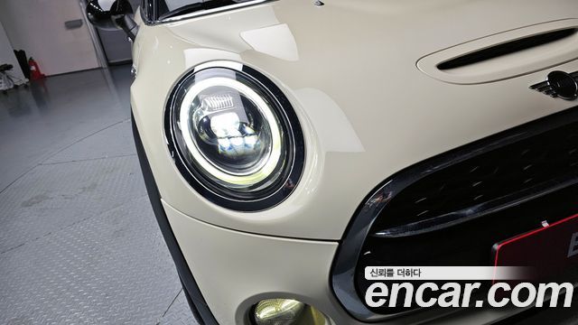 MINI Cooper S 5Door Standard 3rd 2019 — фото 22