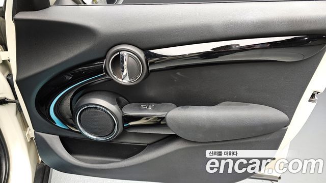 MINI Cooper S 5Door Standard 3rd 2019 — фото 24