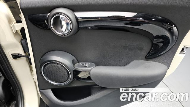 MINI Cooper S 5Door Standard 3rd 2019 — фото 25