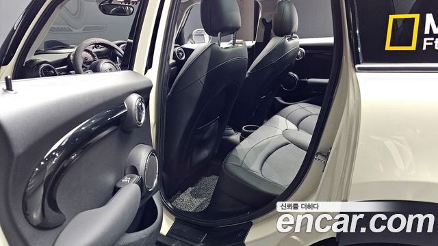 MINI Cooper S 5Door Standard 3rd 2019 — фото 26