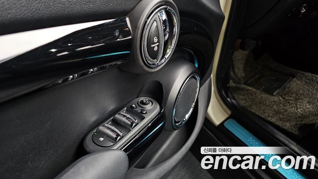 MINI Cooper S 5Door Standard 3rd 2019 — фото 29