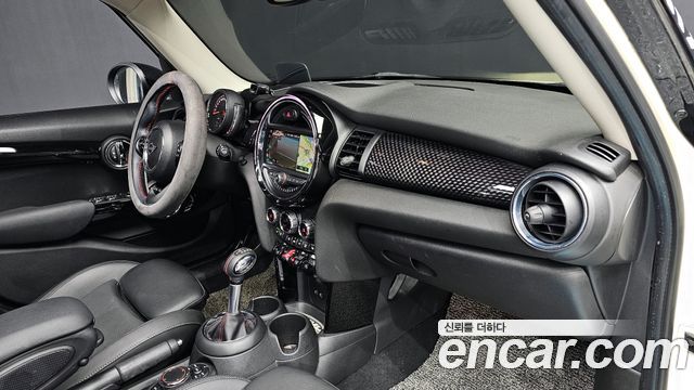 MINI Cooper S 5Door Standard 3rd 2019 — фото 30
