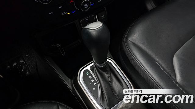Jeep Renegade 2.4 Limited 2021 — фото 9