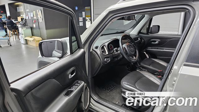 Jeep Renegade 2.4 Limited 2021 — фото 10