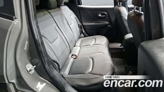 Jeep Renegade 2.4 Limited 2021 — фото 12