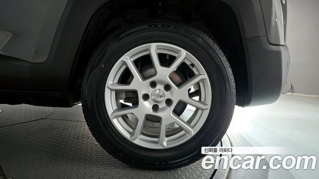 Jeep Renegade 2.4 Limited 2021 — фото 21