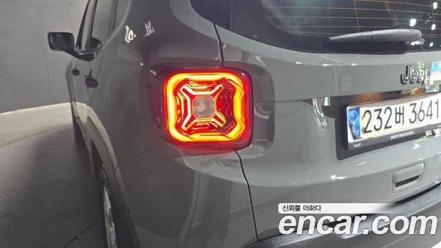 Jeep Renegade 2.4 Limited 2021 — фото 23