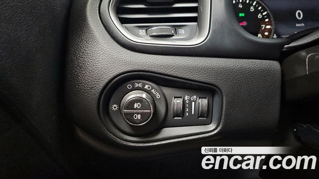 Jeep Renegade 2.4 Limited 2021 — фото 29