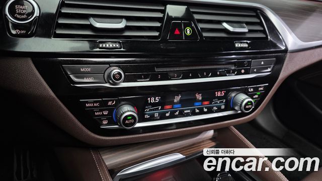BMW 5 Series (G30) 530i xDrive M Sport Package Plus 2018 — фото 17
