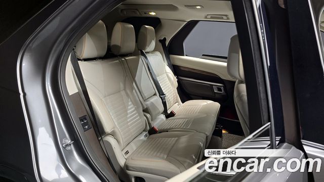 Land Rover Discovery 5 3.0 TD6 HSE Luxury 2018 — фото 11
