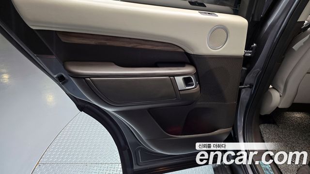 Land Rover Discovery 5 3.0 TD6 HSE Luxury 2018 — фото 25