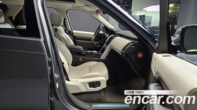 Land Rover Discovery 5 3.0 TD6 HSE Luxury 2018 — фото 26