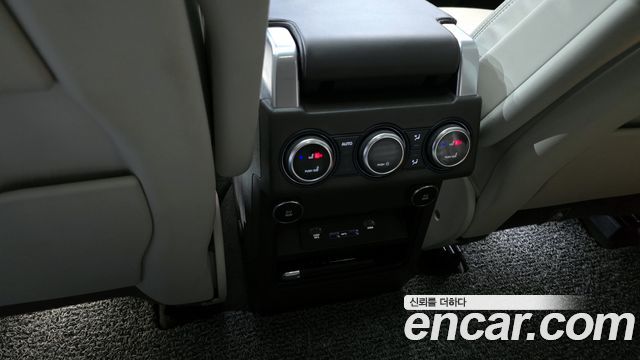 Land Rover Discovery 5 3.0 TD6 HSE Luxury 2018 — фото 27