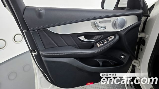 Mercedes-Benz GLC-Class (X253) GLC300 4MATIC AMG Line Coupe 2019 — фото 24