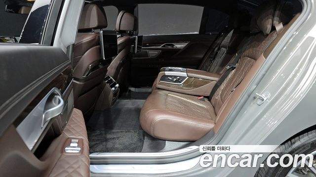 BMW 7 Series (G11) 730Ld xDrive Design Pure Excellence 2020 — фото 16