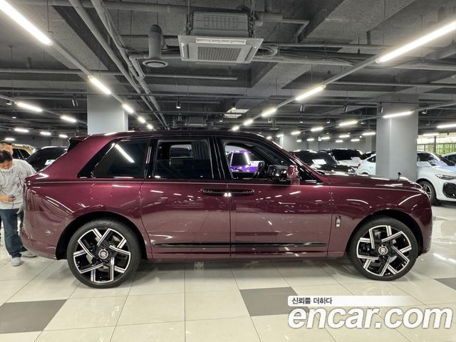 Rolls-Royce Cullinan 6.7 V12 Black Badge 2025 — фото 2